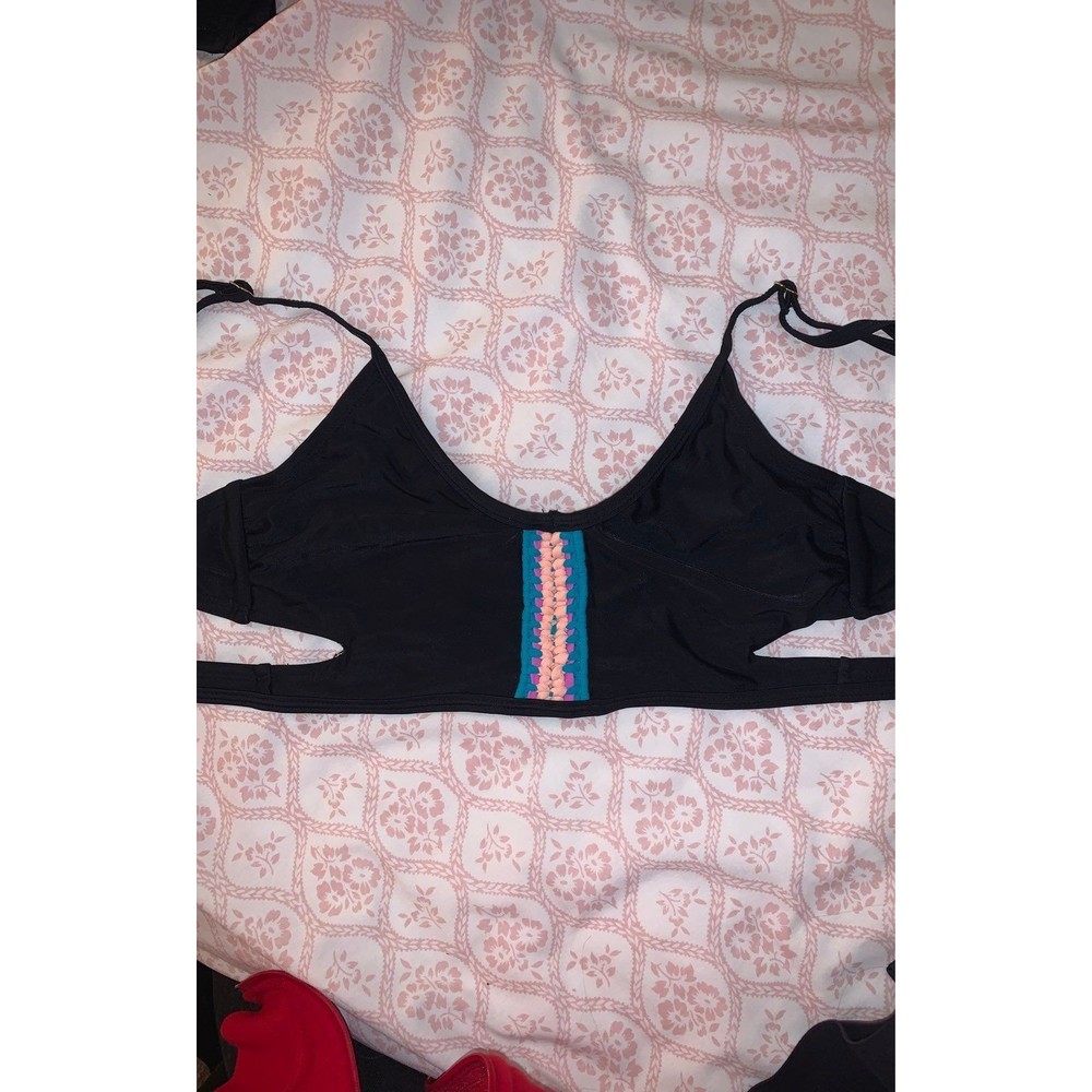 BIKINI TOP SWIMWEAR